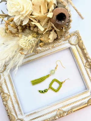 天然石/樹脂粘土】薔薇ブーケ・ボルドー×ストロベリークォーツ